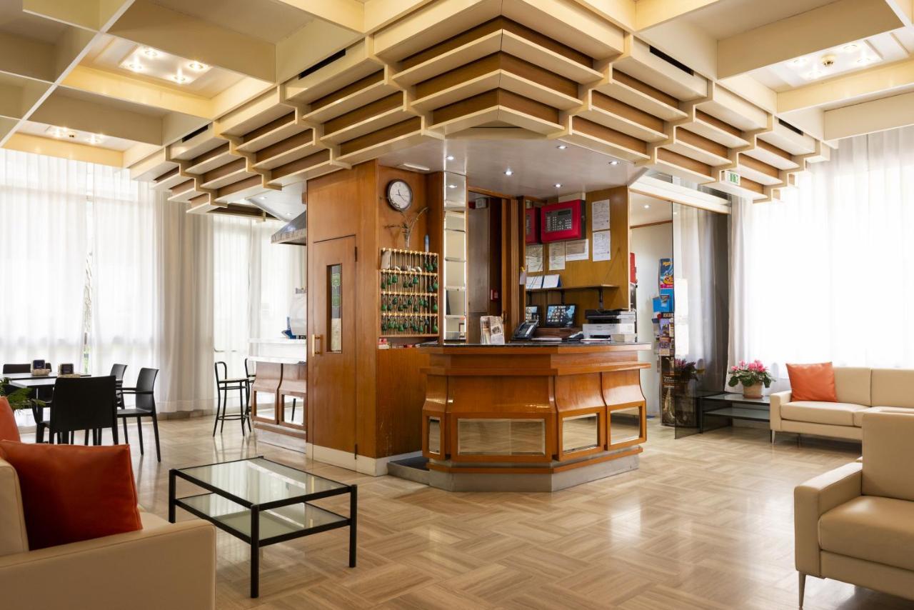 Hotel Milena Римини Екстериор снимка