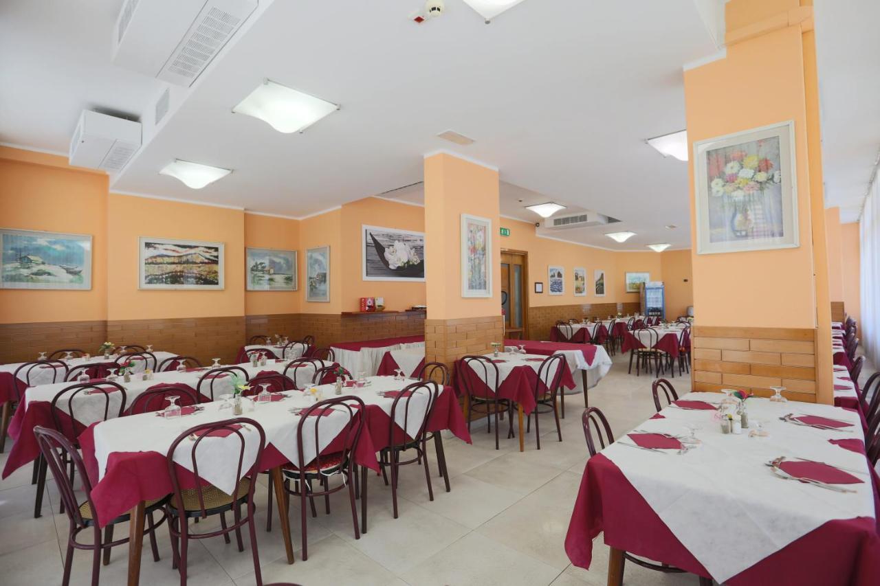 Hotel Milena Римини Екстериор снимка