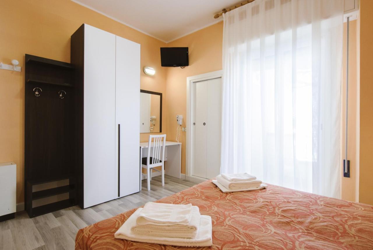 Hotel Milena Римини Екстериор снимка