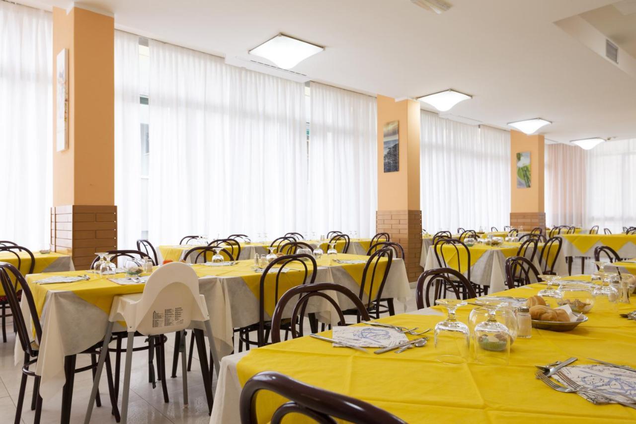 Hotel Milena Римини Екстериор снимка