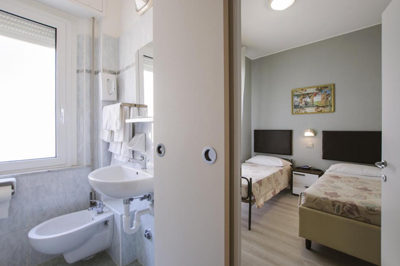 Hotel Milena Римини Екстериор снимка