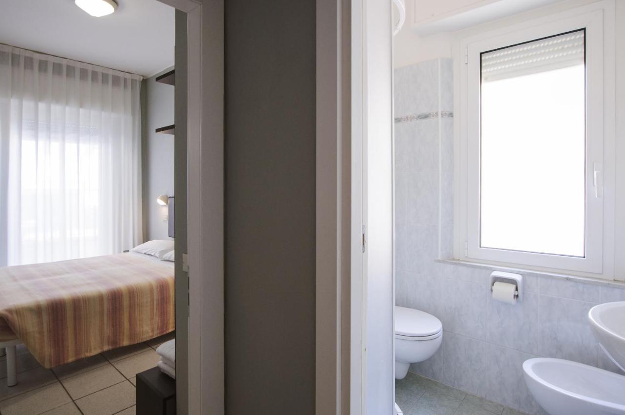 Hotel Milena Римини Екстериор снимка