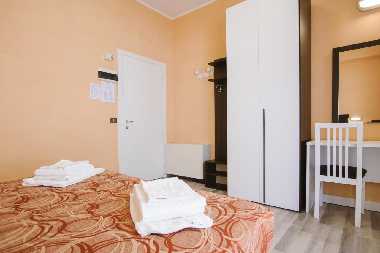 Hotel Milena Римини Екстериор снимка