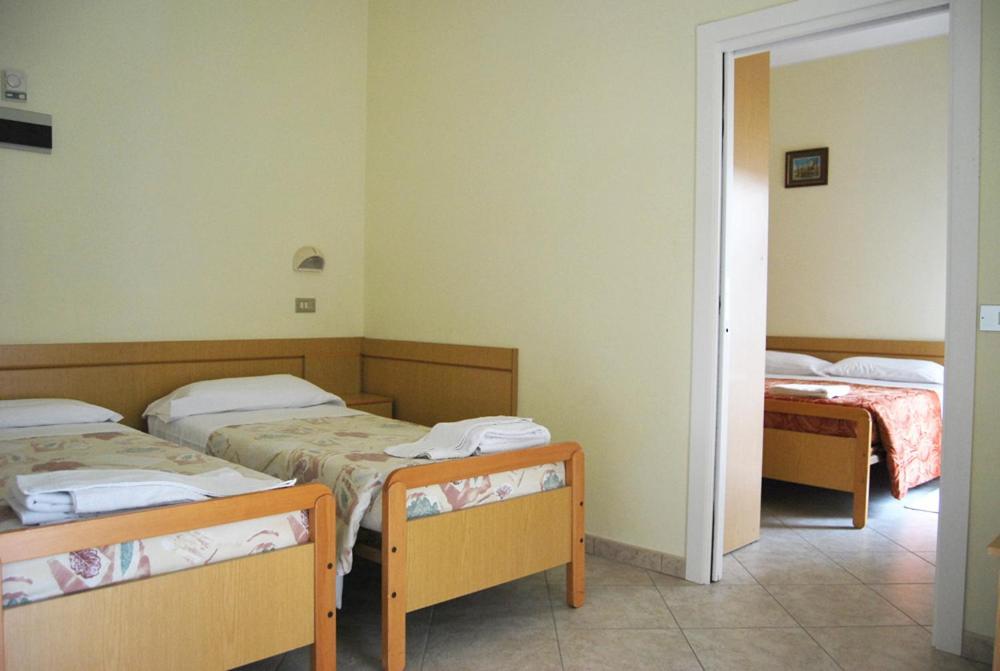 Hotel Milena Римини Екстериор снимка