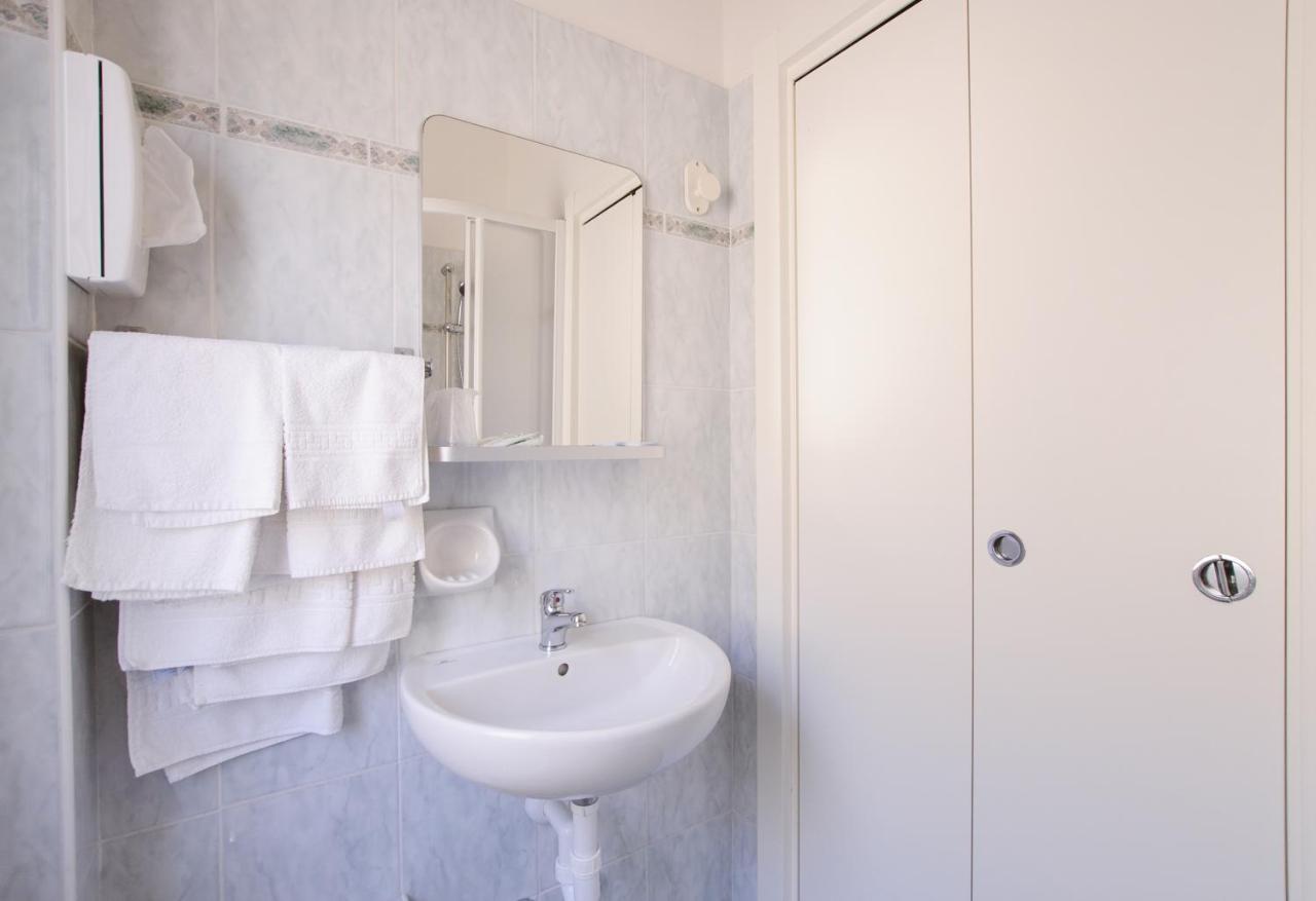 Hotel Milena Римини Екстериор снимка