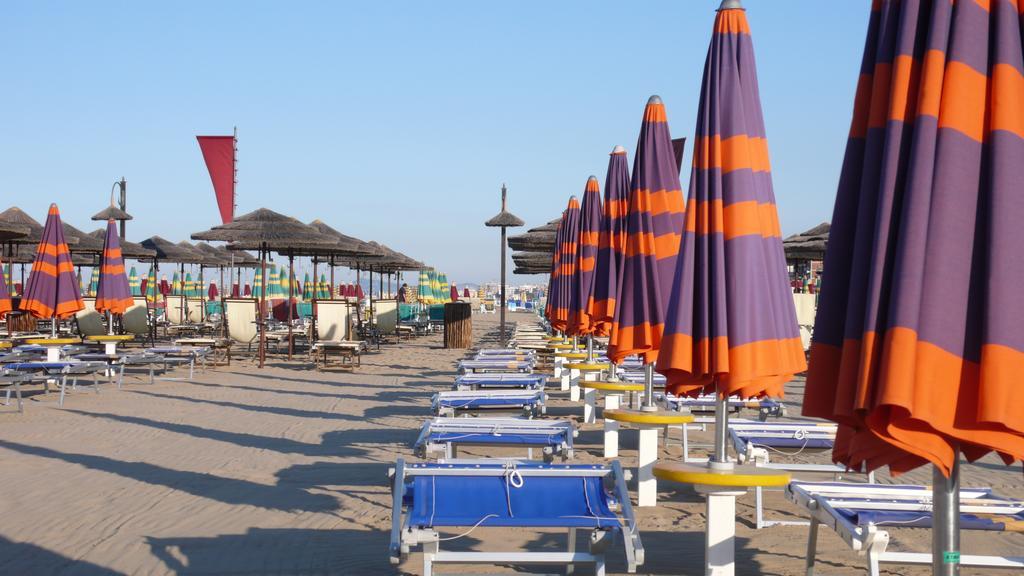 Hotel Milena Римини Екстериор снимка