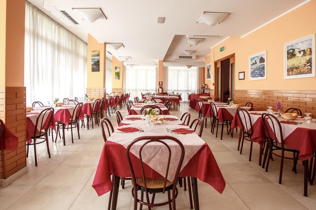 Hotel Milena Римини Екстериор снимка